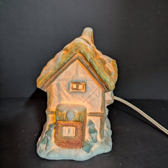 Christmas Cottage House Ceramic Thatched Roof Christmas Village Building Working - Picture 2 of 9
